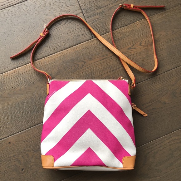 Chevron Stefano Leather Dooney & Bourke Crossbody Bag - Picture 3 of 8